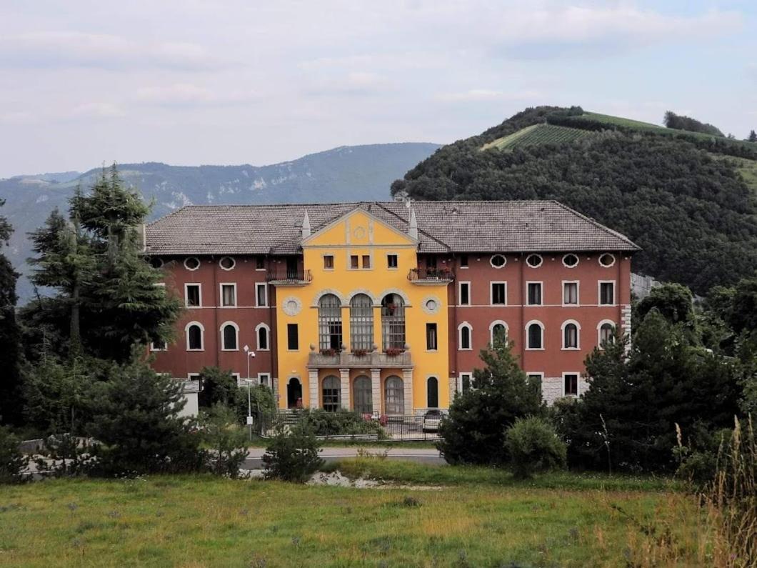 Hotel Stella Alpina Spiazzi Di Caprino ภายนอก รูปภาพ